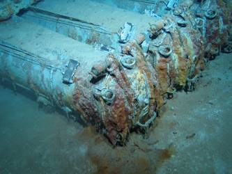 Quadruple torpedo tube mount on seabed - end caps